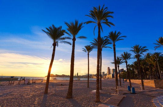 ¡Última Hora! Fin de semana en primera línea de playa en Benidorm - BuscoUnChollo.com